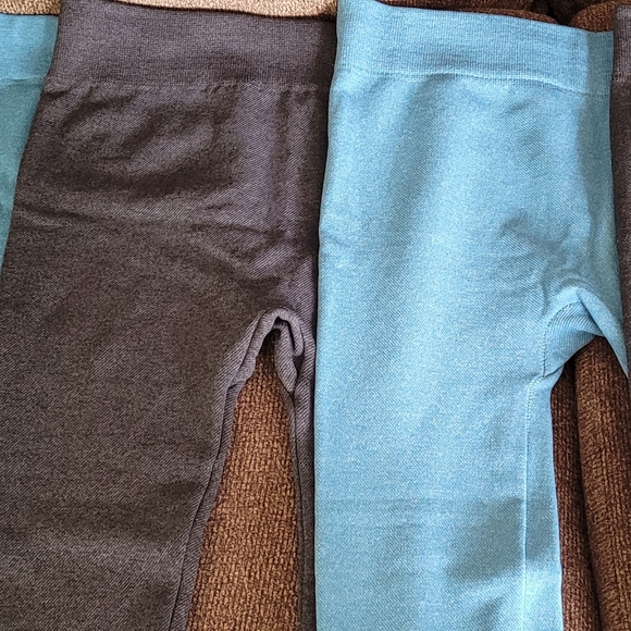 Lot of 4 cozy leggings - Picture 2 of 4